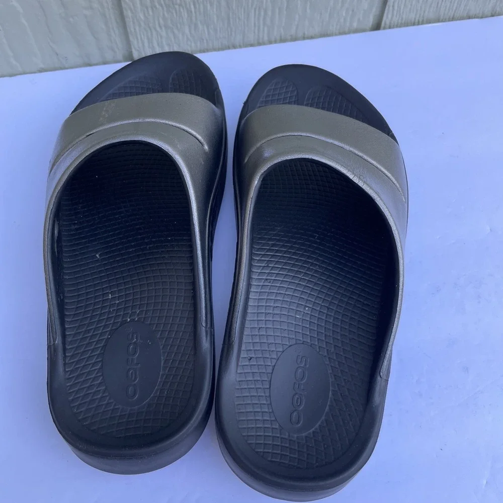 OOFOS OOAHH Luxe Slides US Size Mens 7 Womens 9 Gold Metallic Recovery Limited